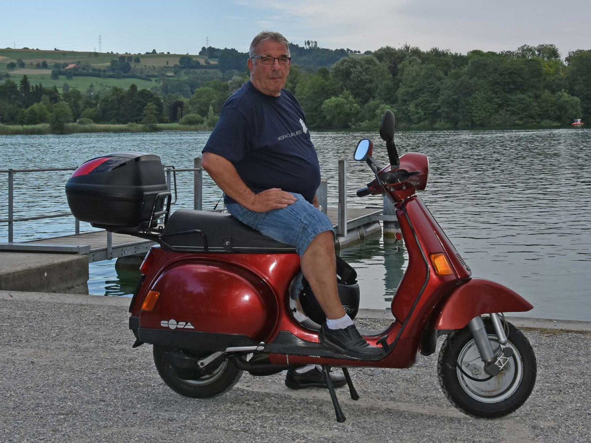 Pietro auf seiner Vespa Cosa, Jahrgang 1987